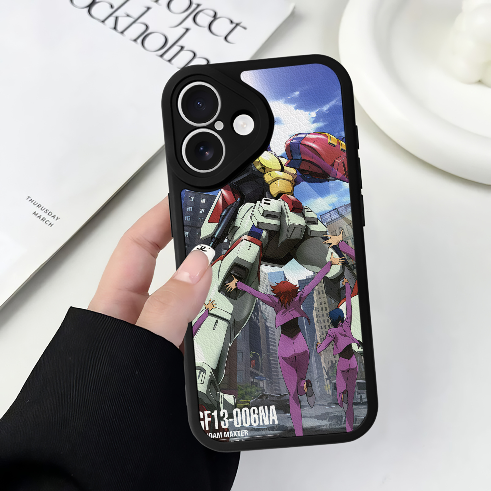 （画像用） 機動戦士ガンダム Mobile Suit Gundam 【iPhone 16シリーズ対応】シリコンスマホケース（レザー調） 材質：シリコン